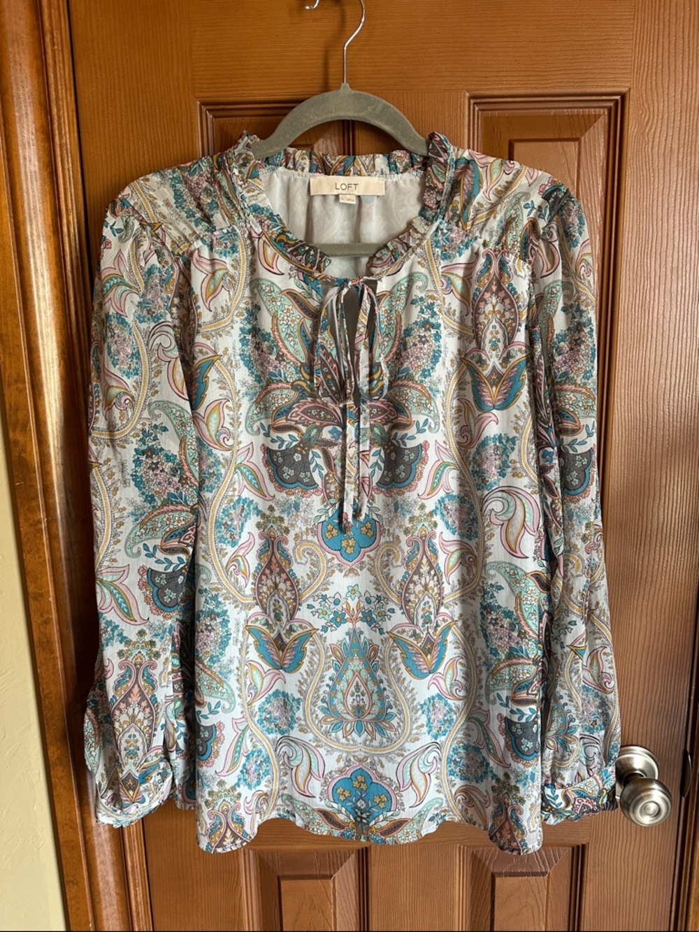LOFT Paisley Tie-Neck Blouse in Teal, Tan & Pink, size Large